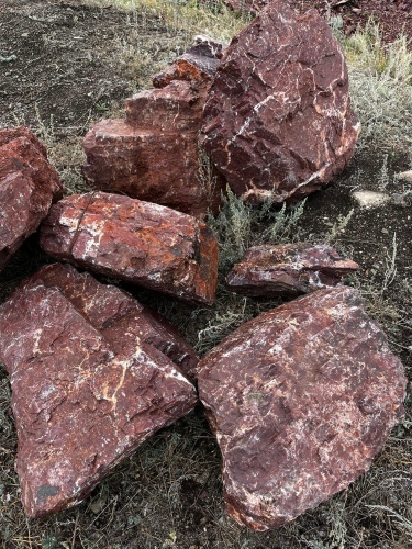 Ландшафтные глыбы красно-фиолетовые 200-1000 килограмм купить в Йошкар-Оле