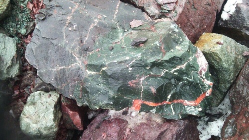 Гигантские зелёные валуны для ландшафтного дизайна весом более 5 тонн купить в Йошкар-Оле