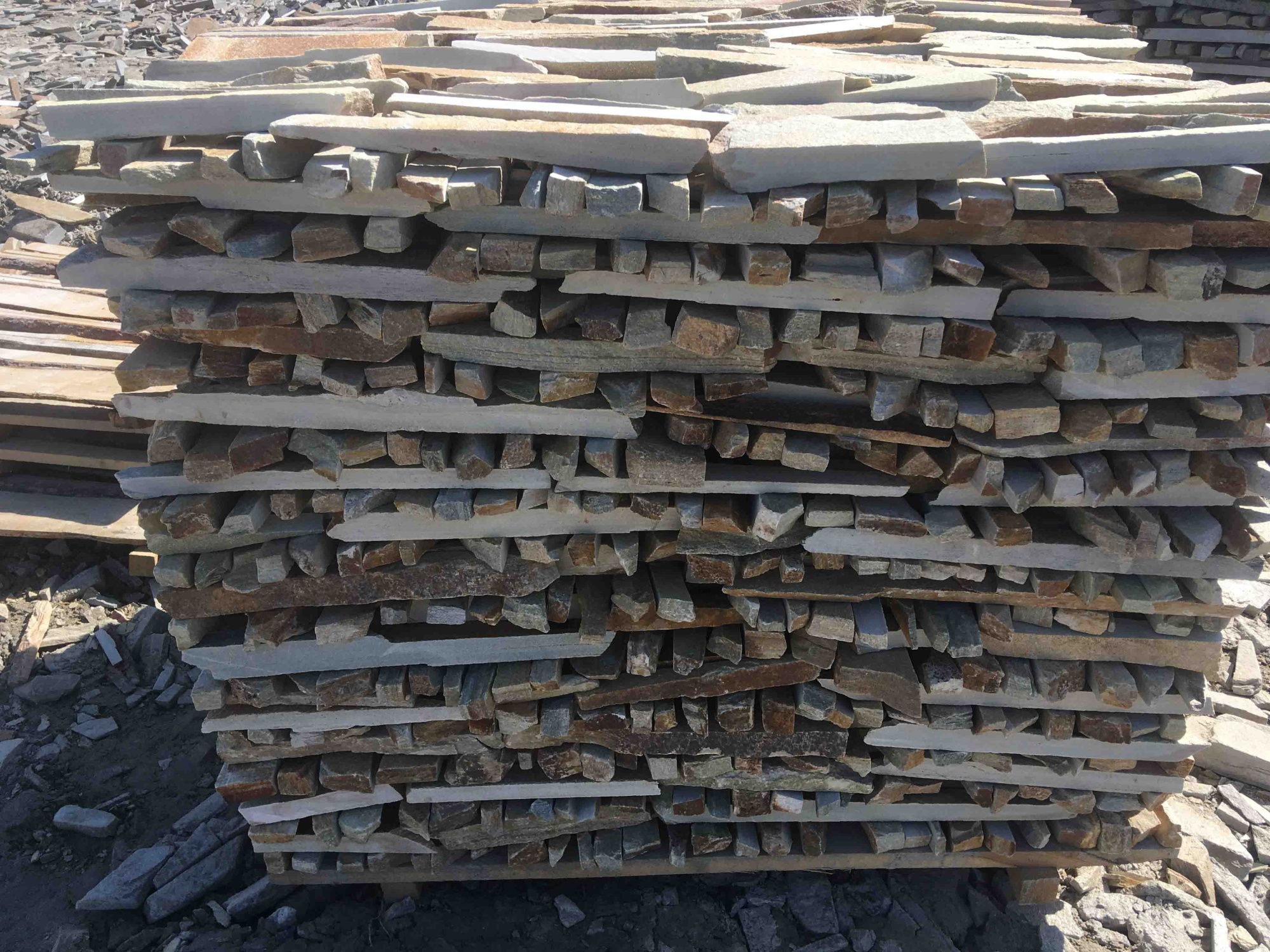 Горбушка златолит золотистый для облицовки купить в Йошкар-Оле