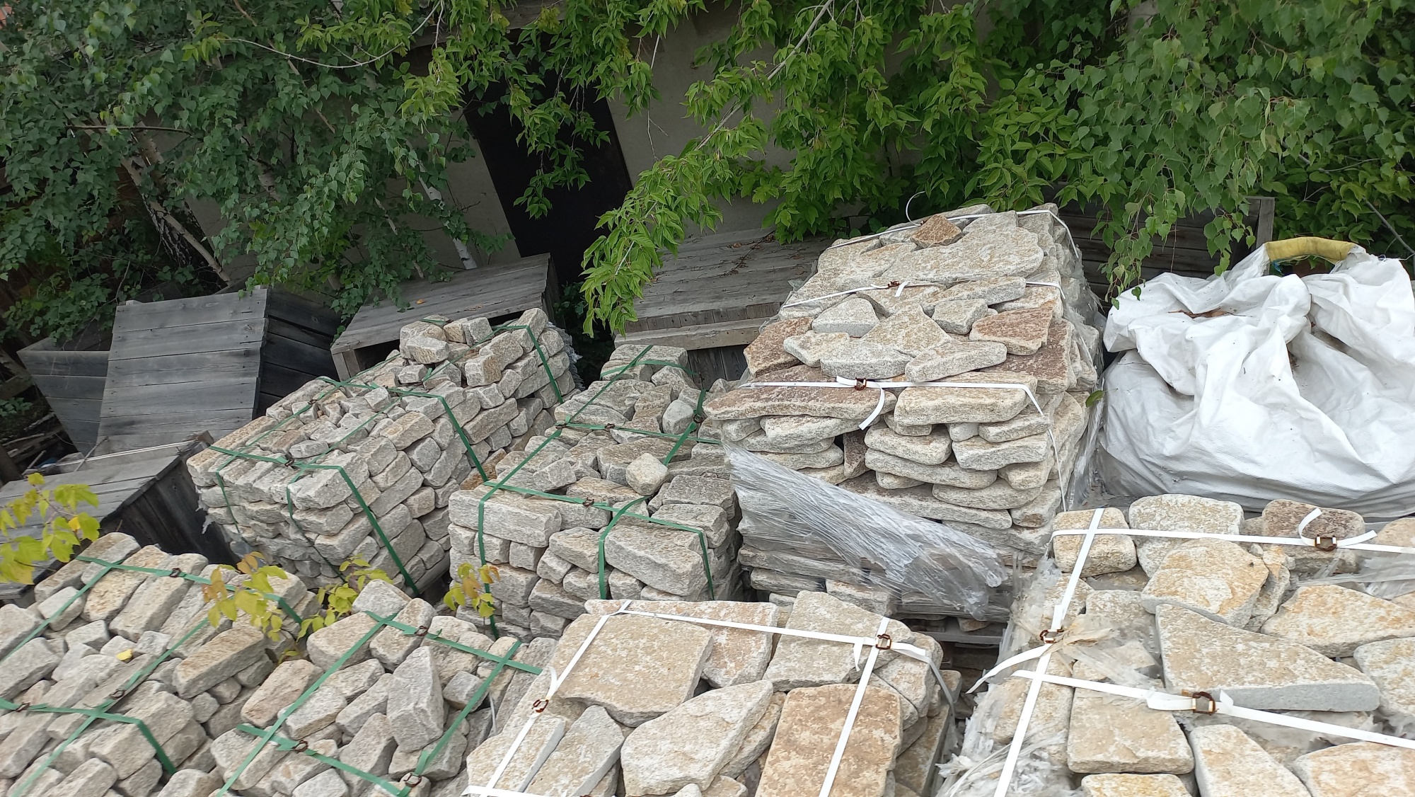 Плитняк гранитный галтованный купить в Йошкар-Оле