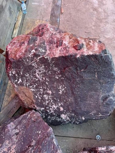 Камни для ландшафтного дизайна красно-фиолетовые 10-60 килограмм купить в Йошкар-Оле