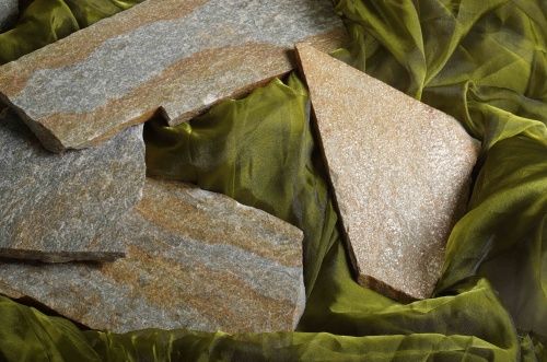 Плитняк златолит Уральский для цоколя, отмостки купить в Йошкар-Оле