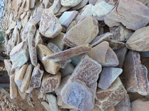 Златолит жёлтый, жёлто-зелёный глыбки и валуны для ланшафтного дизайна купить в Йошкар-Оле